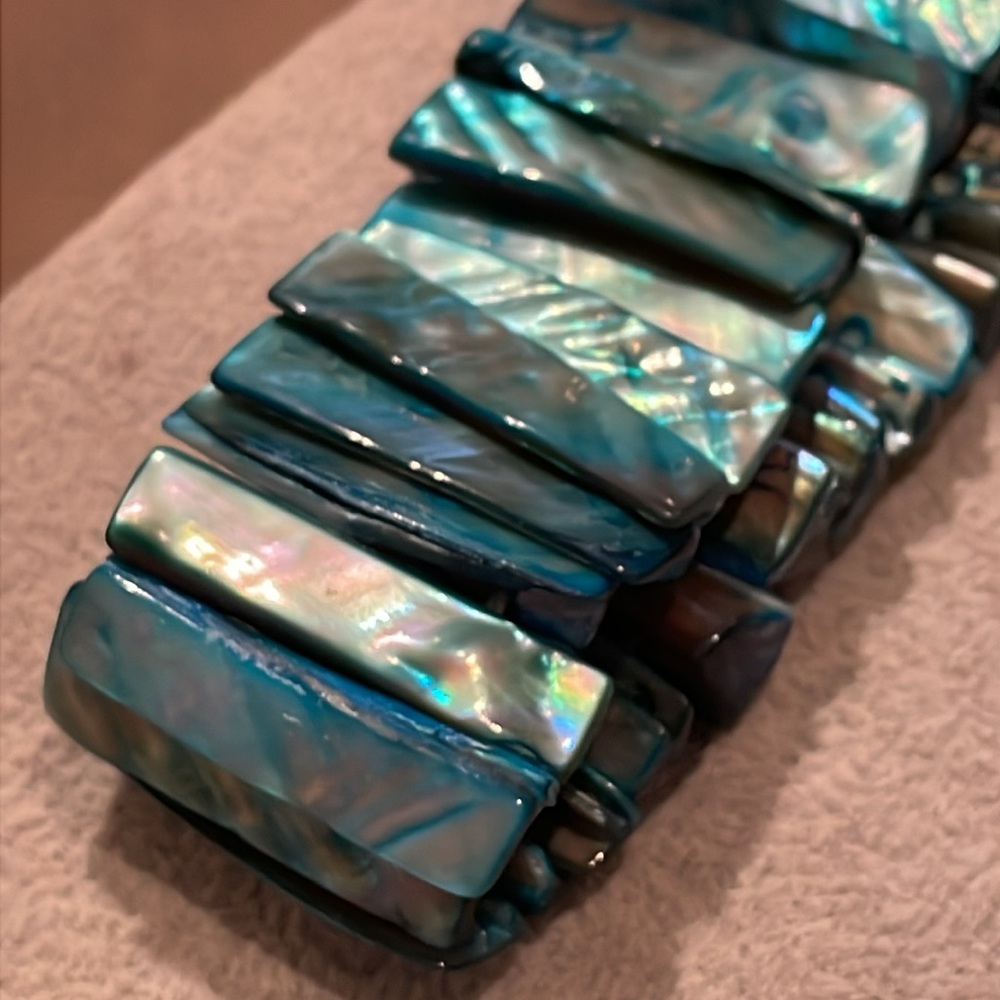 Blue Tahitian Abalone Shell Bracelet Stretch 7-8”